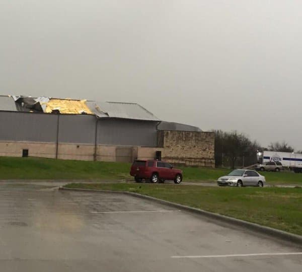 Además de granizo, inundaciones repentinas, rayos y caos vial