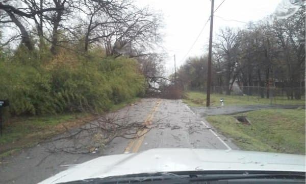 Además de granizo, inundaciones repentinas, rayos y caos vial