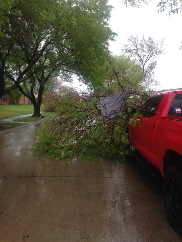 Además de granizo, inundaciones repentinas, rayos y caos vial