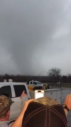 Además de granizo, inundaciones repentinas, rayos y caos vial
