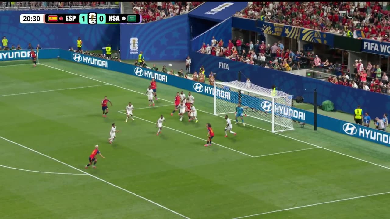 ¡GOL!  anota para España. Mikel Oyarzabal