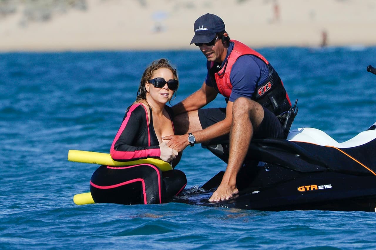 Con un poco de ayuda bajó a nadar.