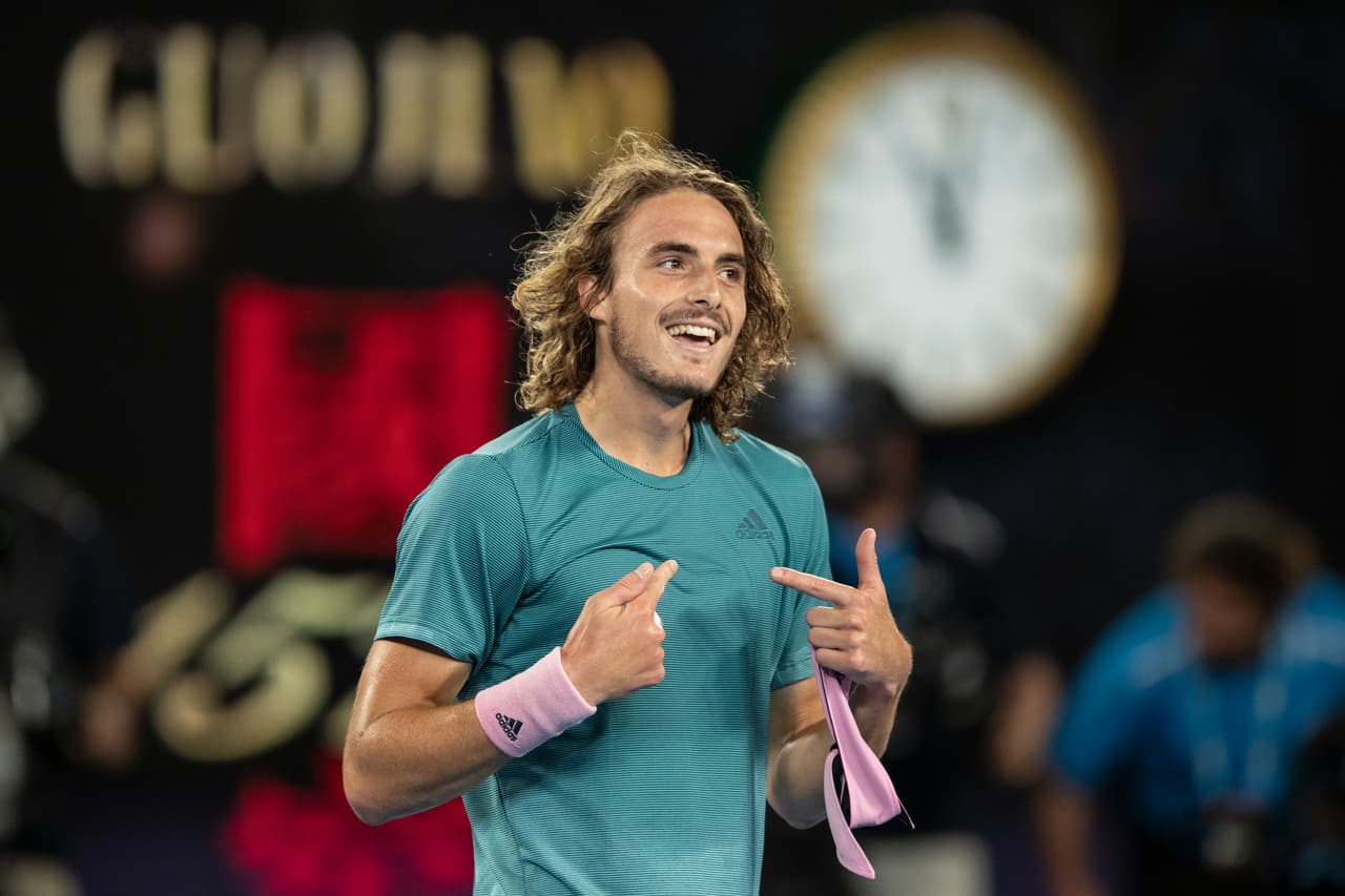 Tsitsipas ni siquiera había nacido cuando Roger Federer, después de ganar el Wimbledon en la categoría juvenil, debutó como profesional en julio de 1998.