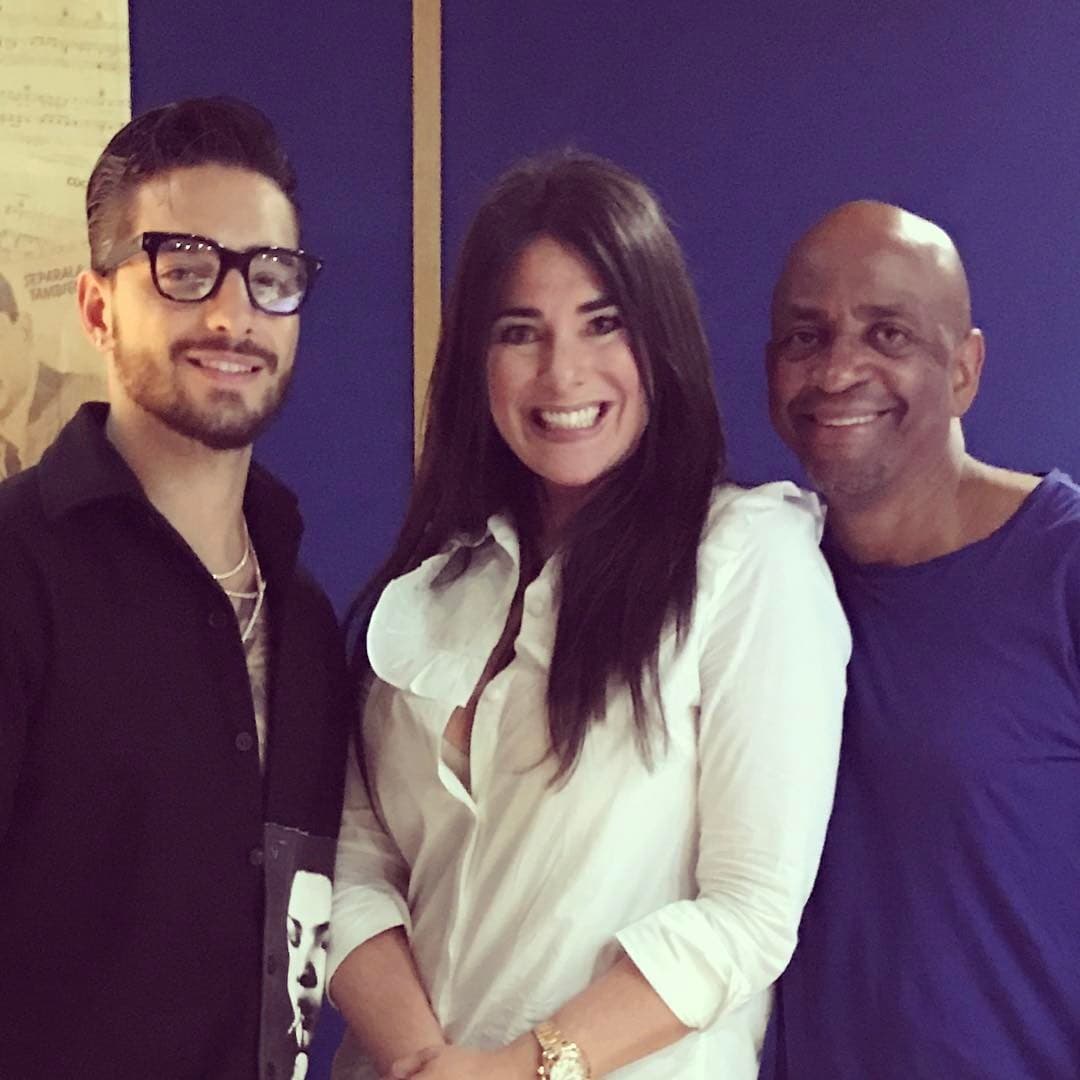 Claro, que no debe ser nada tedioso vivir algunos de los momentos en los que George, está creando nuevos éxitos musicales junto a estrellas como Glorita Trevi, Maluma o Prince Royce.
<br>
<br>
<br>