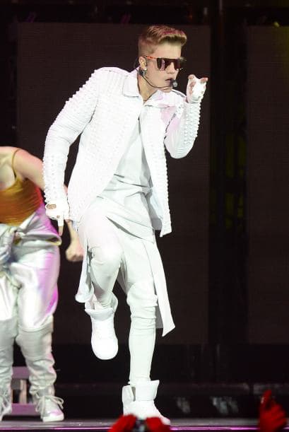 El ídolo juvenil y su séquito protagonizaron un polémico episodio en el aeropuerto de Brisbane (Australia) al ser detenidos por la policía que custodia las instalaciones.