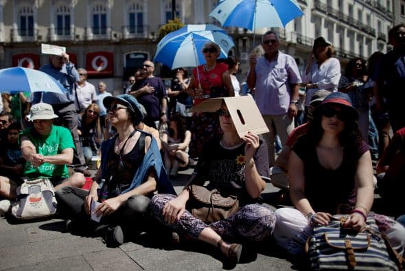 Los positivos datos en cuestión de empleo permitieron que la Bolsa de Madrid se tiñera de verde con fuertes ganancias. A media sesión el Ibex 35 rebotó con fuerza un 2.6%, apuntó AP.