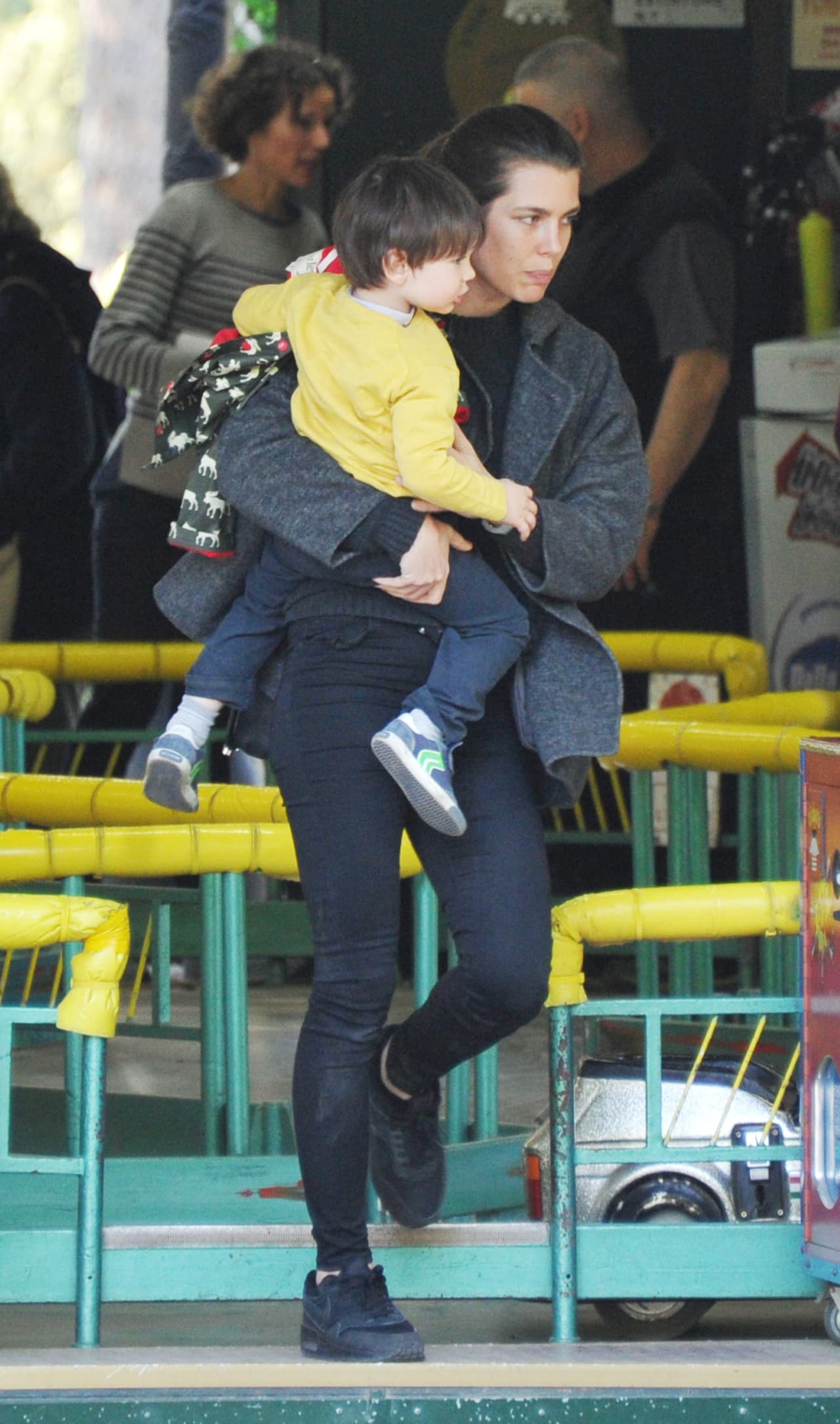 A pesar de pertenecer a la realeza, se las arregla sola.