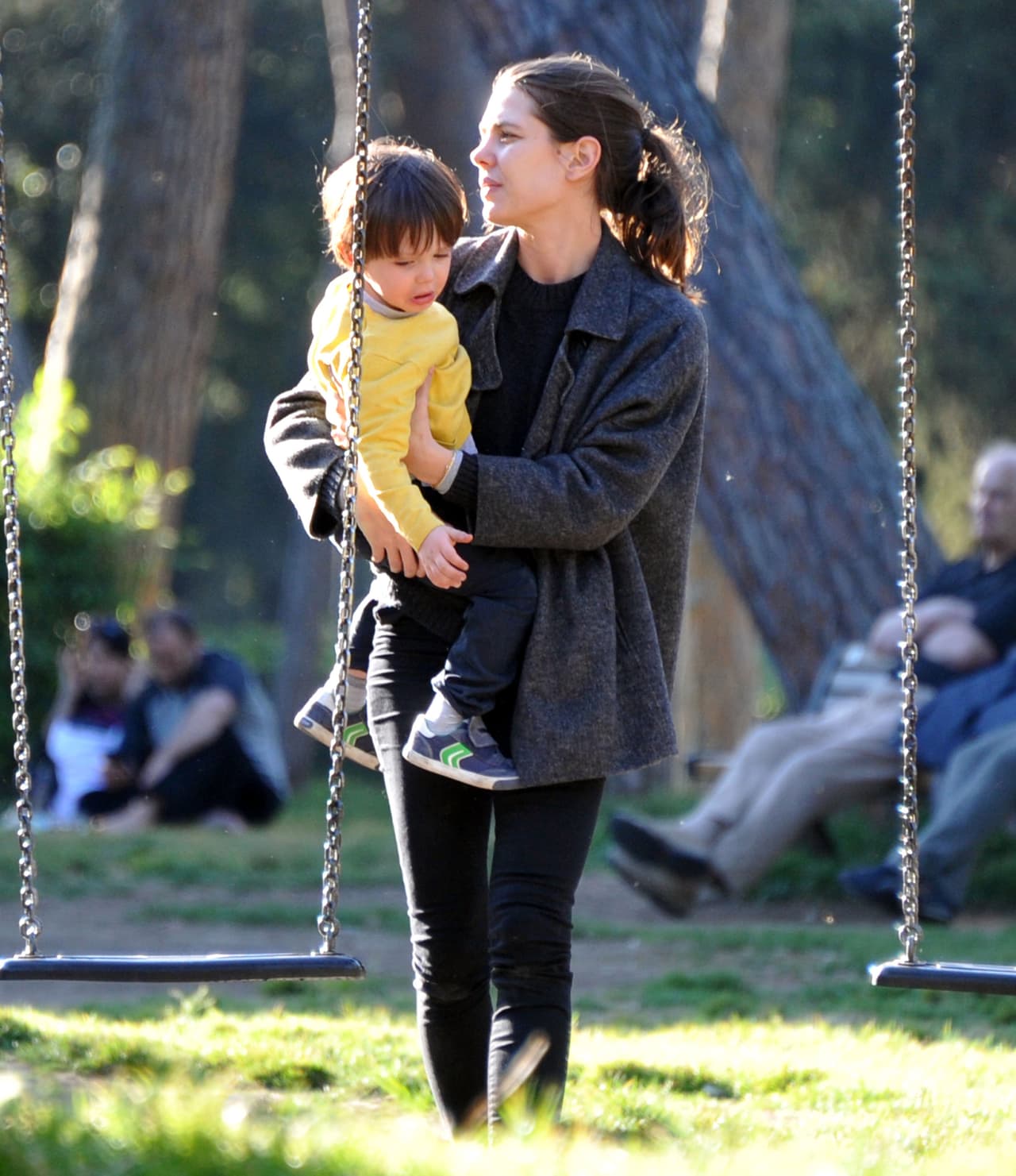 Llegó el momento de subirse al columpio.