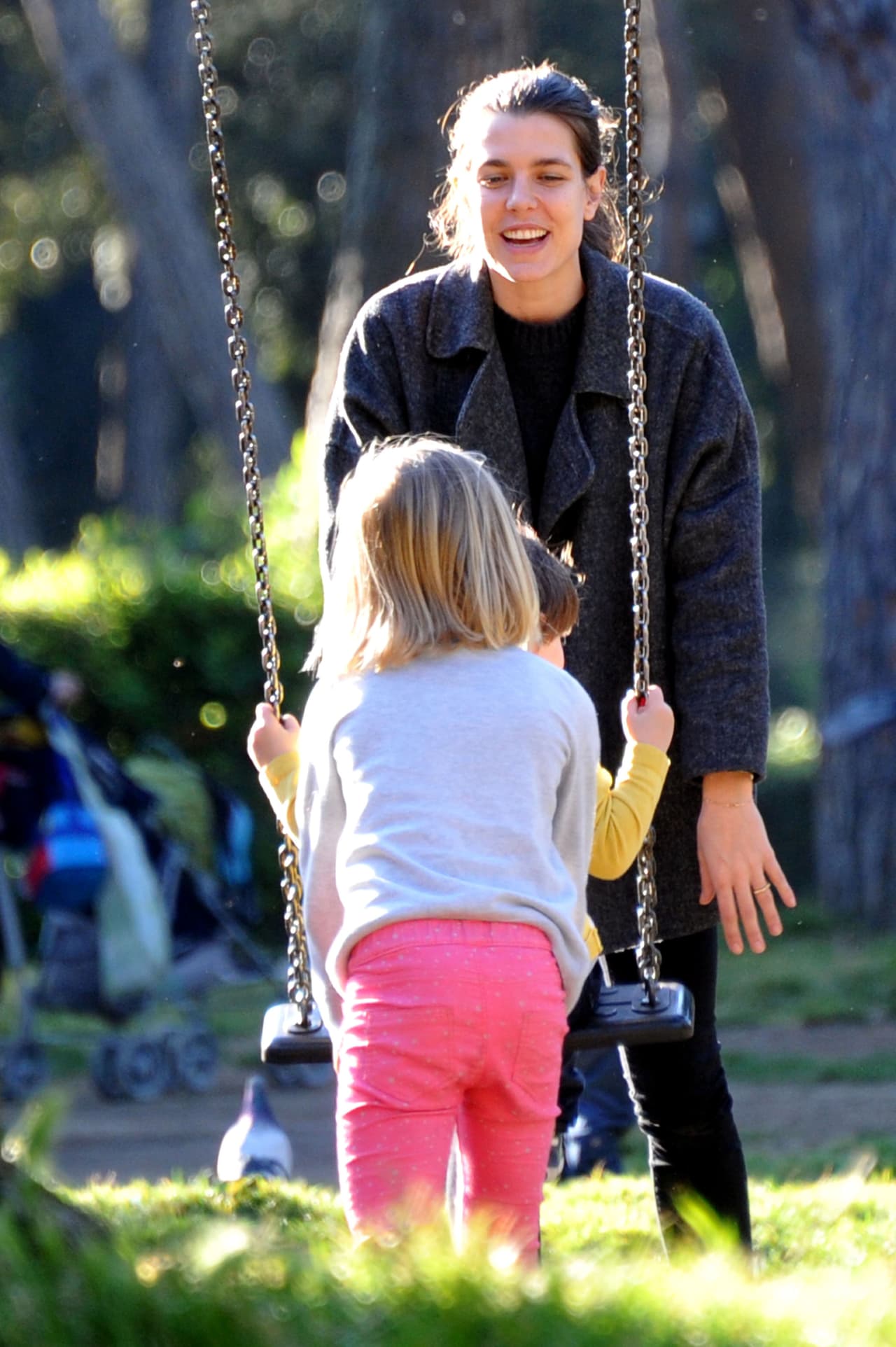 Una niña se ofreció a empujarlo.