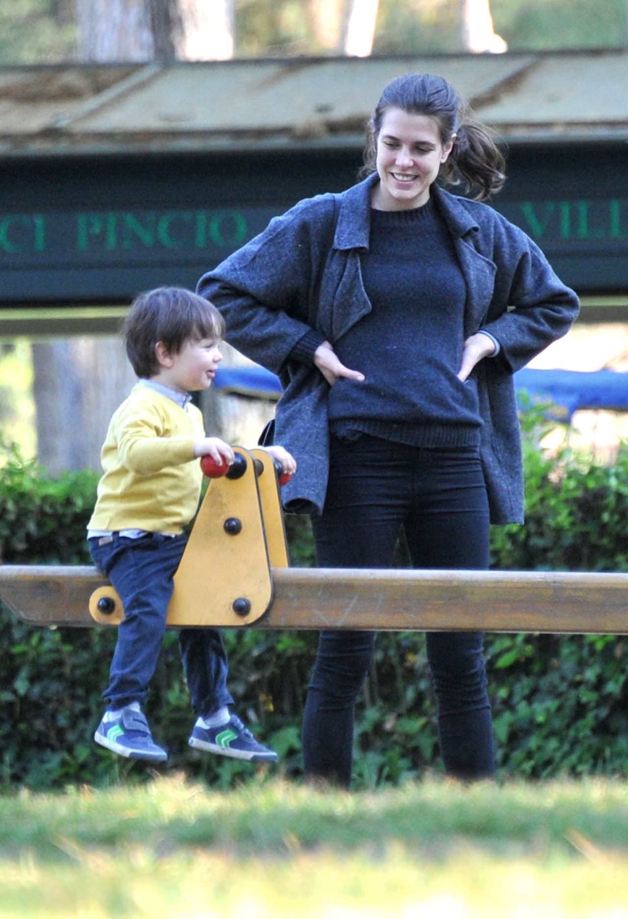 Carlota disfrutó de un día junto a su encantador hijo Raphaël.