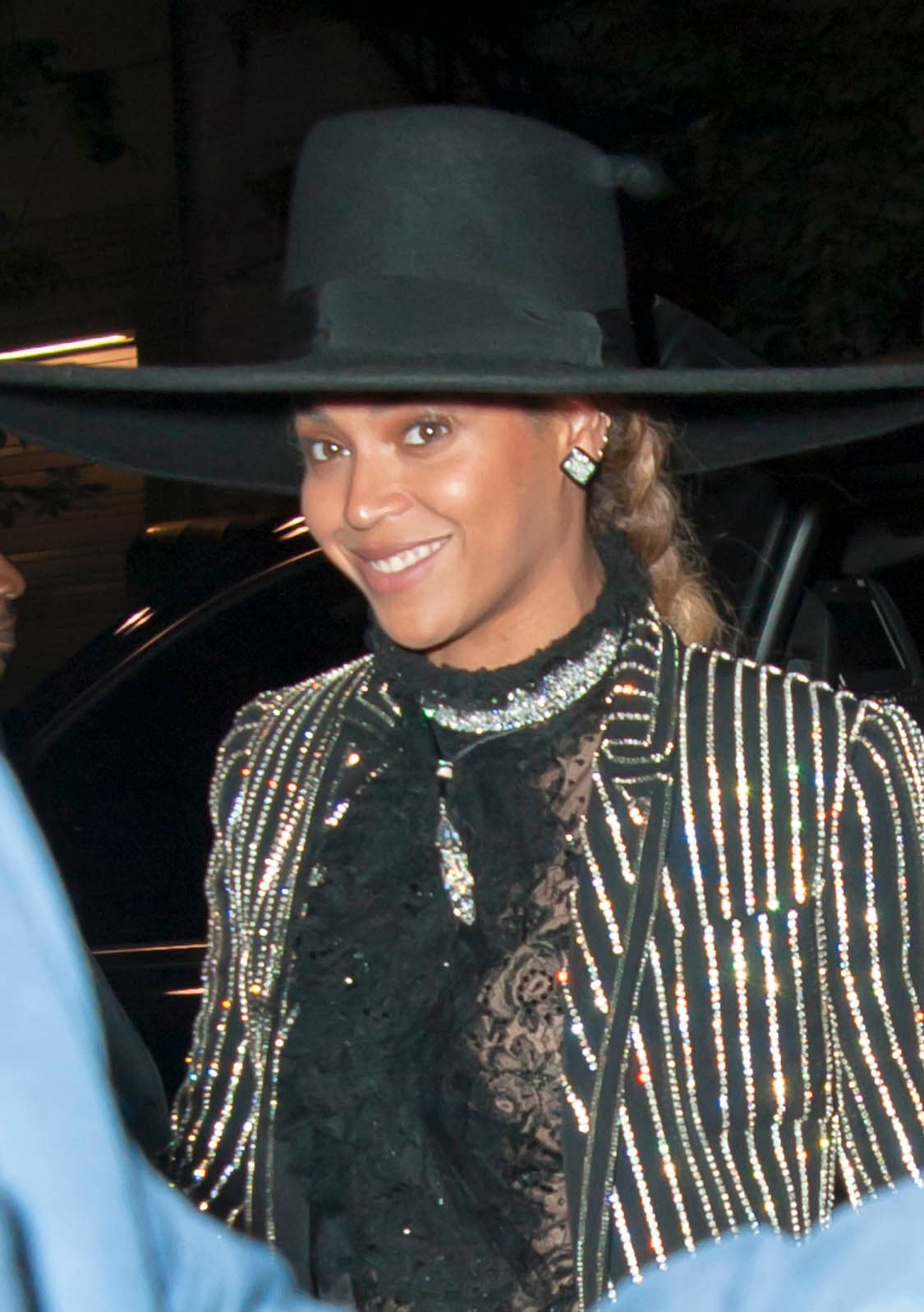 Con todo y su sombrerote, que esperamos no le haya sacado un ojo a alguien.