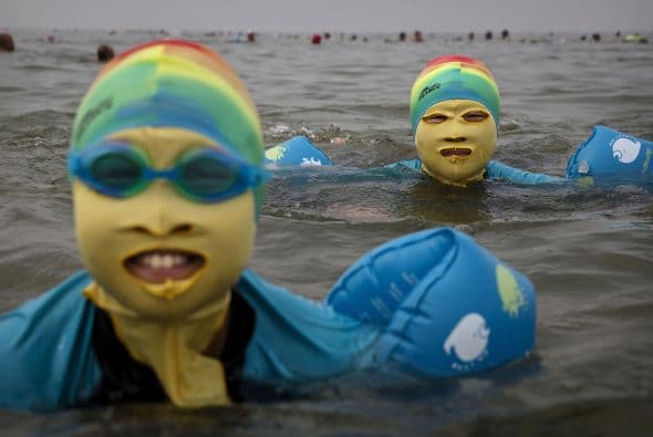 Esta máscara no sólo protege del sol, también ayuda a evitar las quemaduras que provocan las medusas.