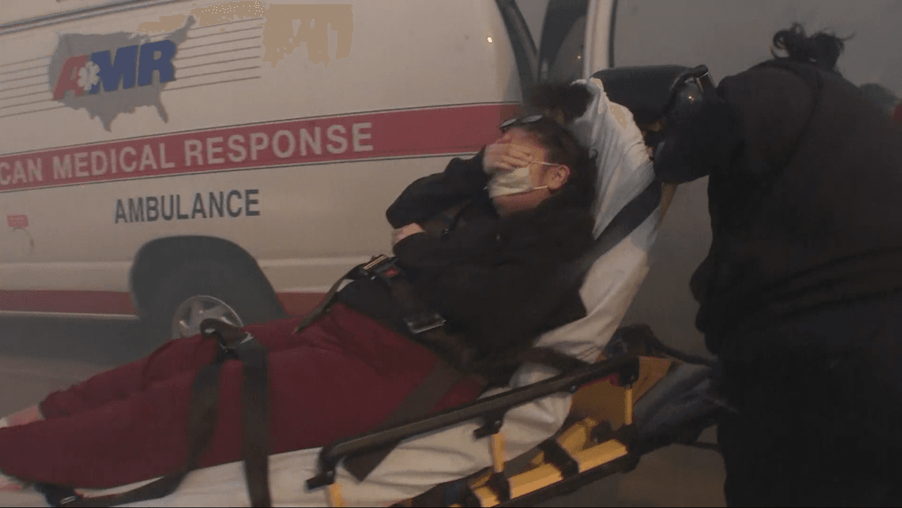 La emergencia obligó a la movilización de 30 equipos bomberos y múltiples equipos de primeros auxilios en el área.