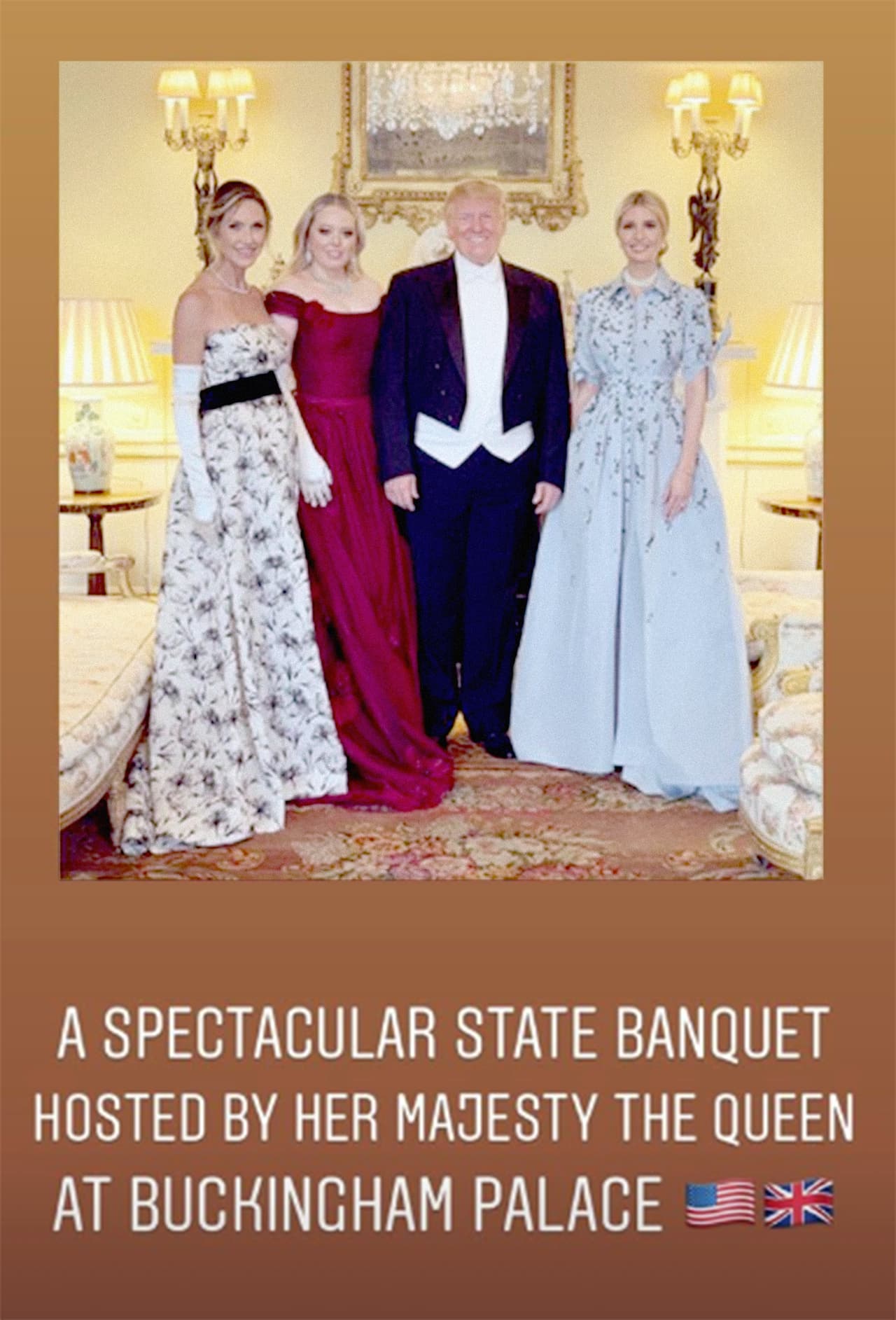 "Un espectacular banquete de estado organizado por su majestad la reina, en el Palacio de Buckingham", escribió Tiffany Trump en un story de Instagram acompañado de una foto en la que posa junto a su cuñada, su padre y su hermana. / Crédito: Instagram 
<a href="https://www.instagram.com/tiffanytrump/?hl=en" target="_blank">Tiffany Trump </a>