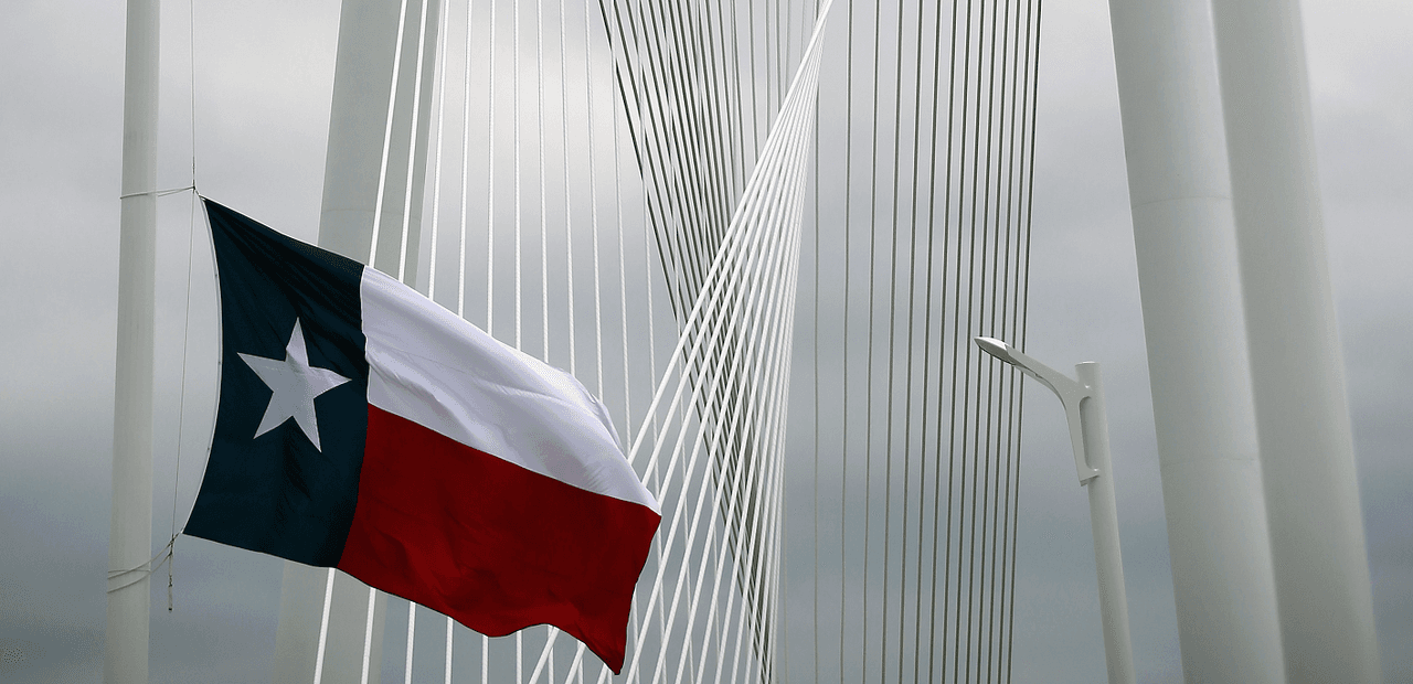 Banderas texanas izan a media asta por muerte del alguacil Goforth 