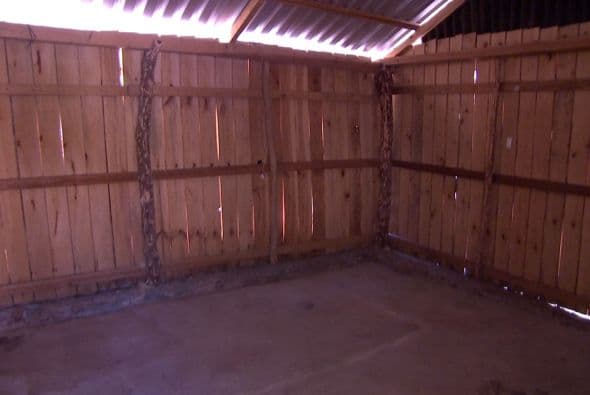 Allí, La Tuta y otros capos de Los Caballeros Templarios llevaron a sus familias y habitaban. Solo había tres habitaciones.