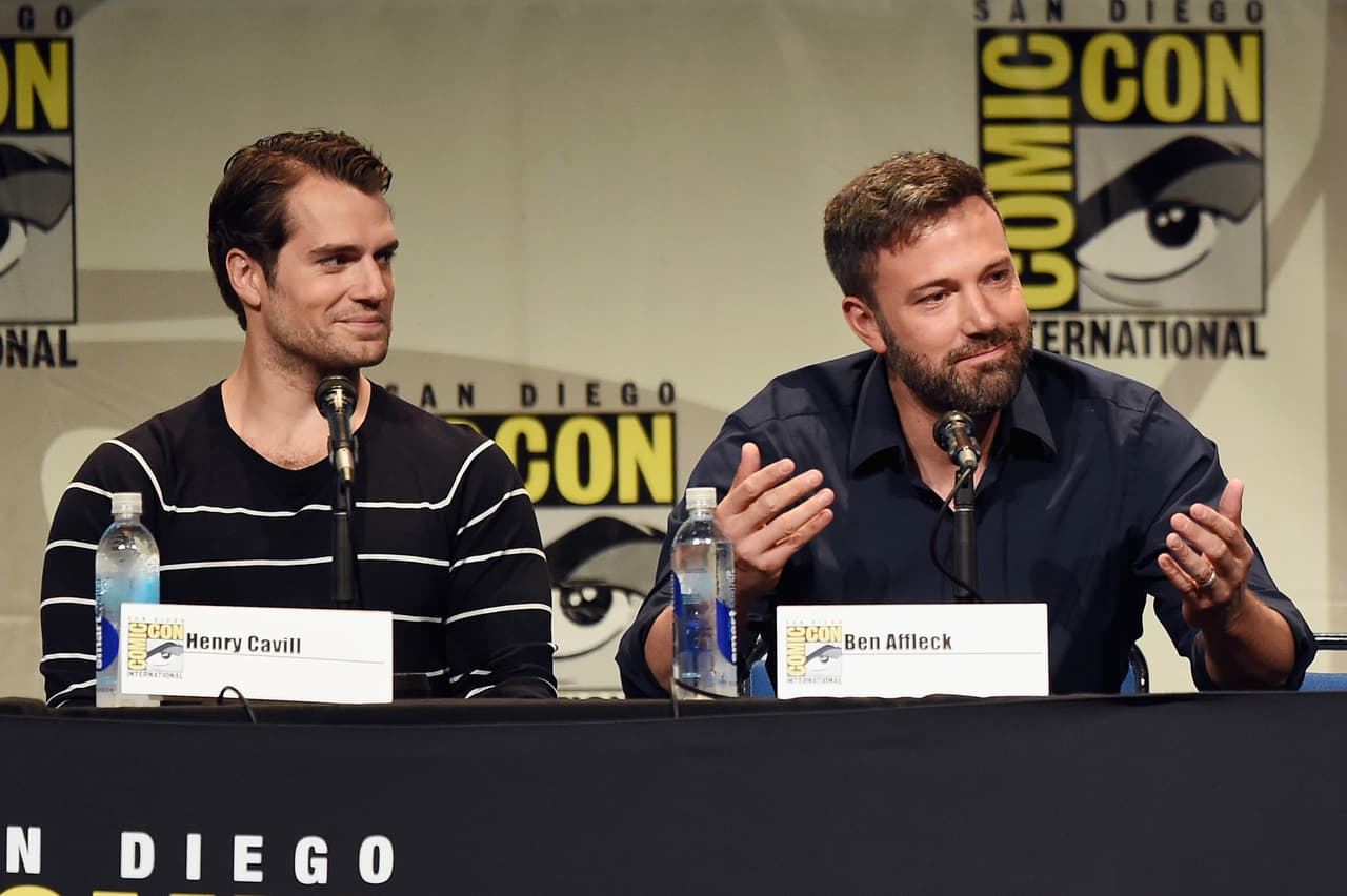 Así se le vio en el Comic Con, con cierto buen ánimo.