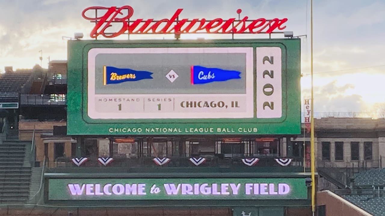 Entre 1920 y 1926 se le conoció como Cubs Park, para luego ser llamado Wrigley Field, nombre con el que se ha hecho legendario.
