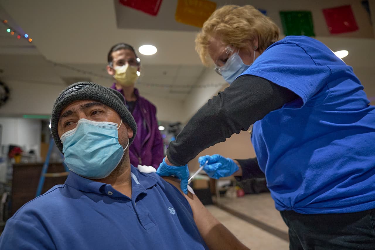 La dosis de refuerzo le da esperanza a una comunidad de latinos en Delaware