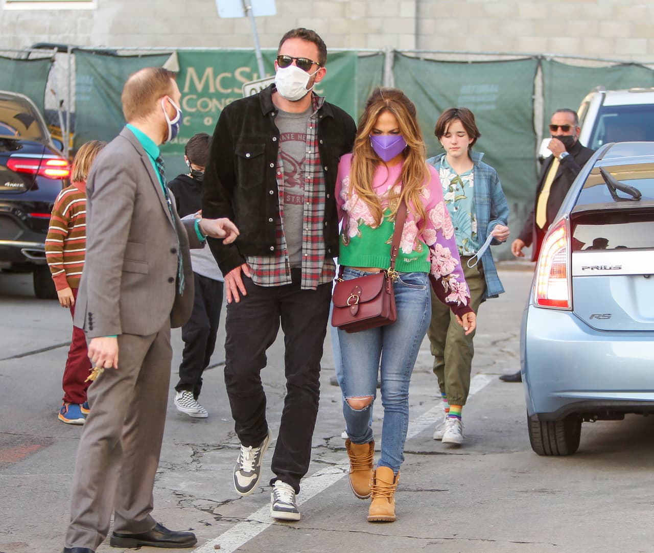 De hecho, lo hicieron bajo trato especial, pues se observó cómo un asistente los guió a través de una puerta lateral. 
<br>