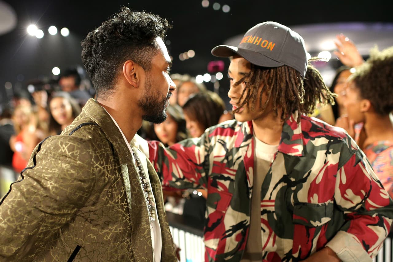 Es más fácil jugar con ellas, pues pueden peinarse hacia los lados, recogerse en una pequeña trenza o dejarlas ser libres. ¡Tú eliges!