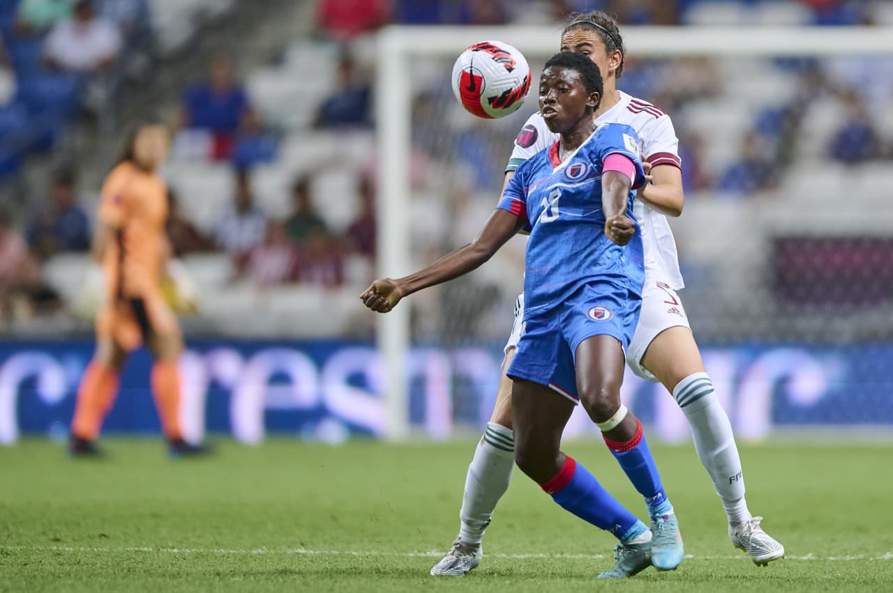 Dos penales en contra al 12’ y al 64’, condenaron a México cuando parecía encontrar el empate. En la recta final, un golazo de tiro libre ponía el 3-0 definitivo para Haití que dejó al Tri con un pie fuera de la Copa del Mundo.