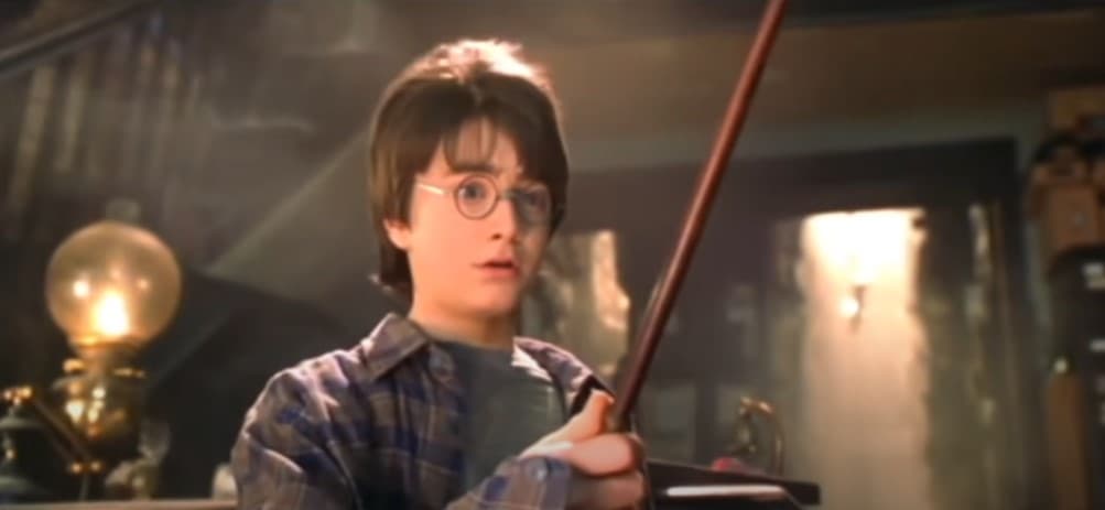 <b>Daniel Radcliffe</b>
<br>En esta lista no podría faltar Daniel Radcliffe, a quien todos recordamos por interpretar a Harry Potter en la saga de Warner Bros. A lo largo de las 8 películas sobre el joven hechicero lo vimos crecer y pasar de ser un lindo niño a todo un adulto.