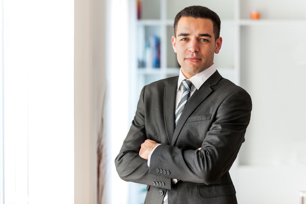 Tu ingenio te ayudará de una manera extraordinaria a salir de un aprieto. Puede ser algo legal o que surge repentinamente y no sabes por qué sale en el momento y no te enteraste antes. Pero como eres tan intuitivo encontrarás múltiples recursos para salir adelante. Nada ni nadie podrá engañarte o poner una piedra en tu camino.
<br>