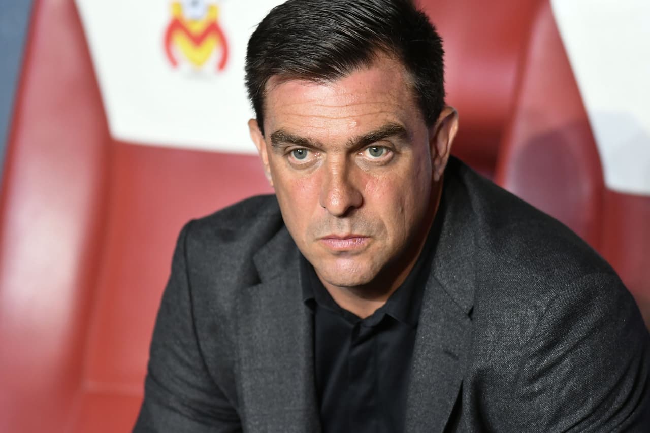 José Luis Sánchez Solá, Puebla. La paciencia se terminó y el Puebla dio por terminado contrato con el ‘Chelis’, pues no pudo dar giro al mal inicio que tuvo el equipo de La Franja, después de sumar un punto en cuatro partidos.