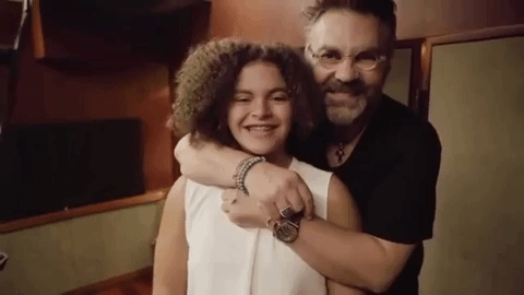 Recientemente la actriz pidió que no juzgaran a Lucerito, de 13 años de edad, porque, aunque grabó un dueto con su papá, no es un personaje público: "No es el lanzamiento. Yo agradezco muchísimo que la gente no la vaya a juzgar o a criticar como si se estuviera lanzando artísticamente, no es la idea", dijo para el programa 'Sale el sol' el pasado 7 de diciembre.
<br>