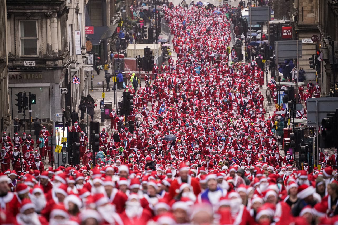 Así de repleta lucía la calle St. Vincent en el centro de Glasgow durante la carrera de este año.