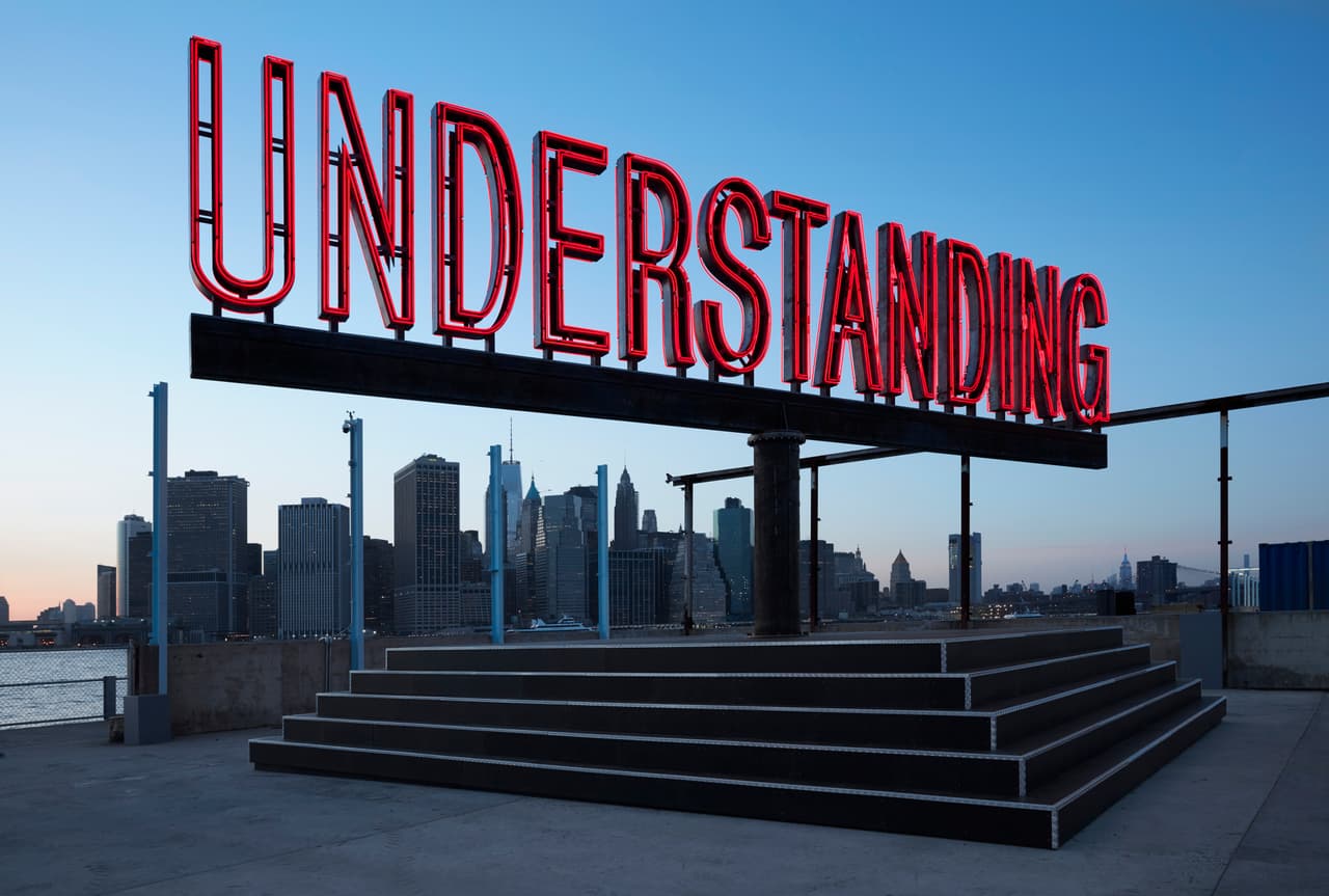 ¿Es un reclamo contra la indiferencia o una celebración de la diversidad? ¿Se trata de una crítica a la polarización que vive la política estadounidense en estos días, dominados por los exabruptos de Donald Trump? ¿Es una invitación a interactuar con los demás en los espacios públicos, como el parque en que está instalada la obra?