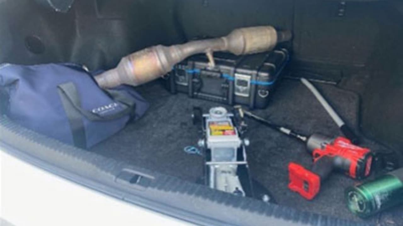 Los convertidores catalíticos son parte del sistema de reducción de emisiones de un vehículo y se construyen utilizando una variedad de metales valiosos.
<br>