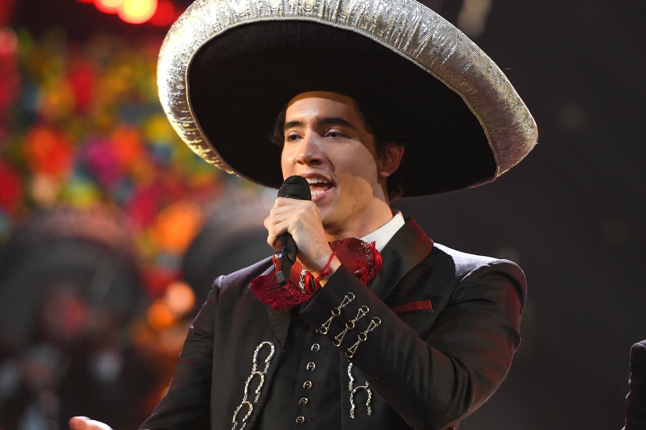 Álex Fernández actualmente se encuentra trabajando en su segunda producción discográfica.