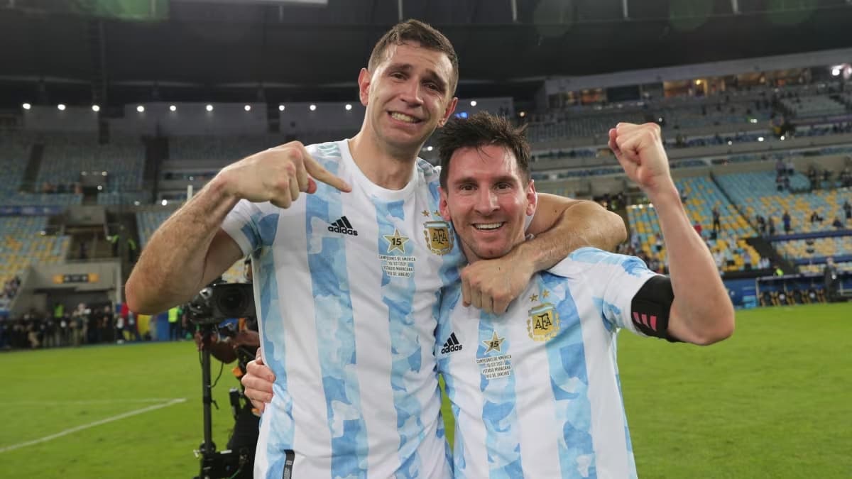 Dibu Martínez: 'Messi es un ejemplo para nosotros'