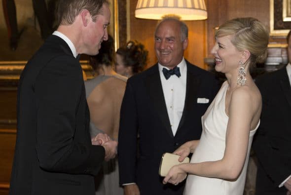 Bromeando con los famosos. Mira aquí lo último en chismes.