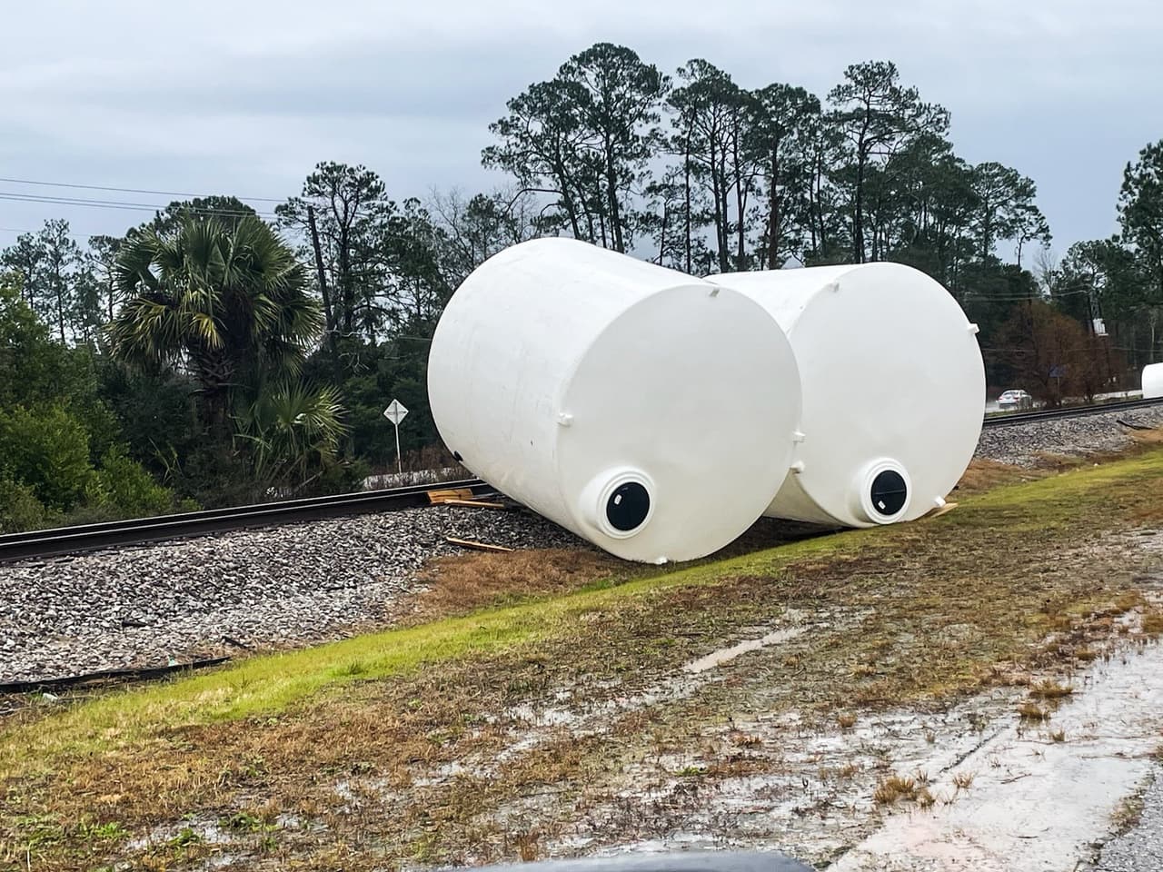 En otros condados, como Walton, también se puede ver a simple vista lo que dejaron las tormentas.