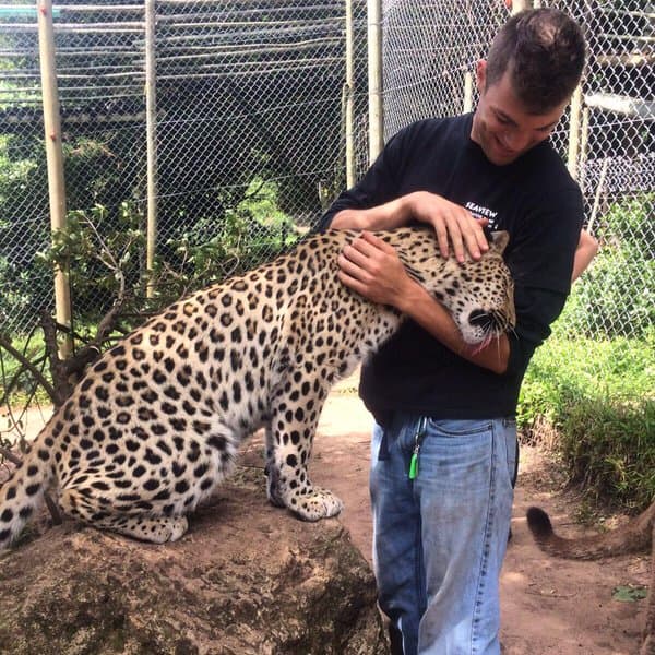 Ambos se divertían con los mensajes tardíos, pero ninguno quería romper la broma, por eso aún no se han conocido en persona.