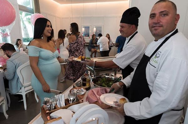 Y para comer, Vanessa deleitó a sus invitados con paella. "La mejor paella que he comido (después de la de mi suegra, obvio)", escribió en Instagram.