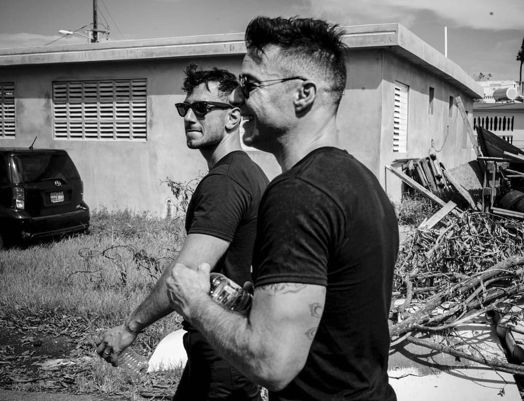 A pesar de que Ricky se encontraba devastado porque su hermano estaba desaparecido, el artista plástico trataba de estar en todo momento con él, sacándole una sonrisa.