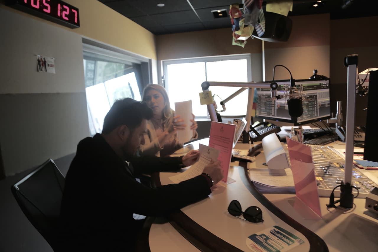 Como cada año, Roberto Tapia se unió al Radiotón de Univisión por los niños de St. Jude. Y es que para el cantante esto ya es tradición, siempre se pone la camiseta para ayudar a los pequeños que padecen esta terrible enfermedad llamada cáncer. Roberto no perdió la oportunidad de convivir con los voluntarios y alentó a los radioescuchas a donar llamando al 1-800-998-8432 ¡Dona tu también!