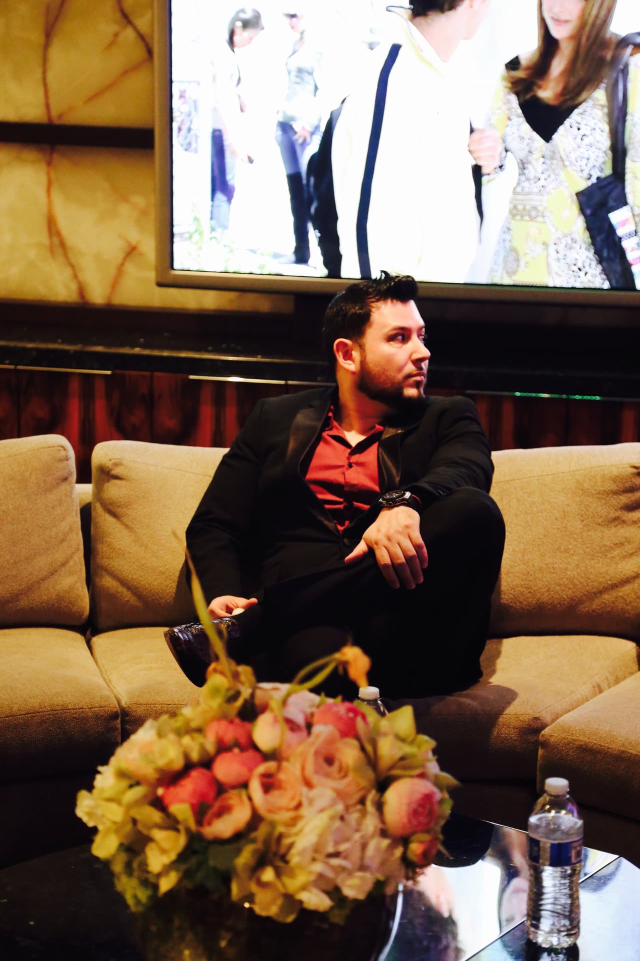 Como cada año, Roberto Tapia se unió al Radiotón de Univisión por los niños de St. Jude. Y es que para el cantante esto ya es tradición, siempre se pone la camiseta para ayudar a los pequeños que padecen esta terrible enfermedad llamada cáncer. Roberto no perdió la oportunidad de convivir con los voluntarios y alentó a los radioescuchas a donar llamando al 1-800-998-8432 ¡Dona tu también!