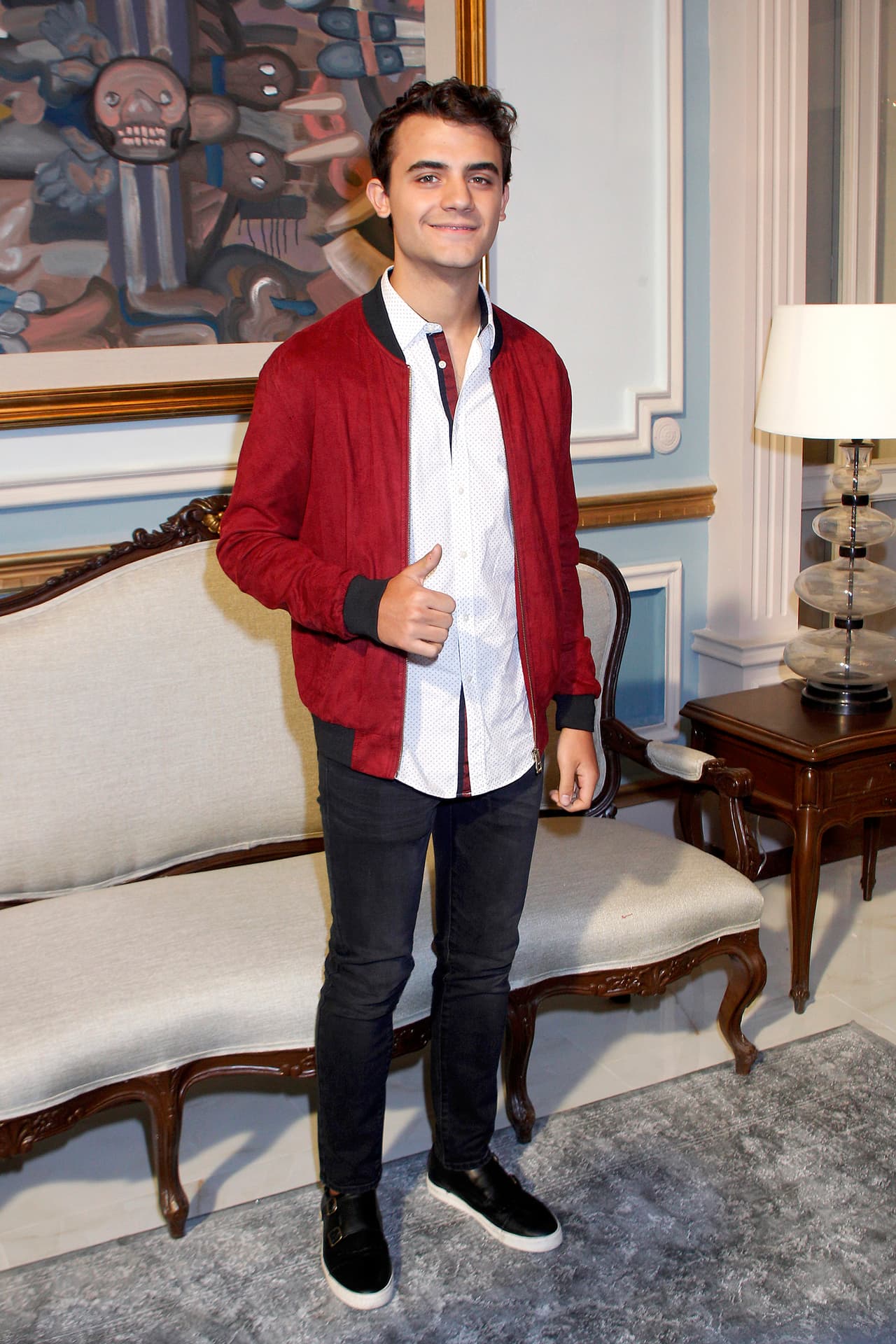 El actor Germán Bracco personificó a Emilio Bernal, el hijo del presidente en 'La Usurpadora'. A pesar de ser hijo del hombre más poderoso de México, la vida de Emilio tiene un gran vacío, por la ausencia de su madre y la agenda ocupada de su padre, lo que lo lleva a refugiarse en las drogas y el alcohol. También sus problemas existenciales se deben a que lleva una vida que no eligió.