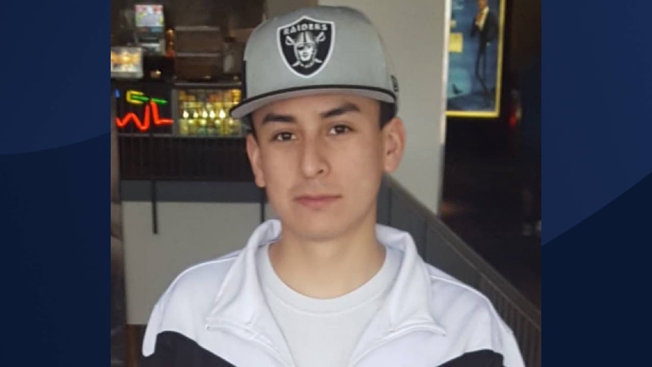 Joven en bicicleta muere por una bala perdida durante un tiroteo en Phoenix