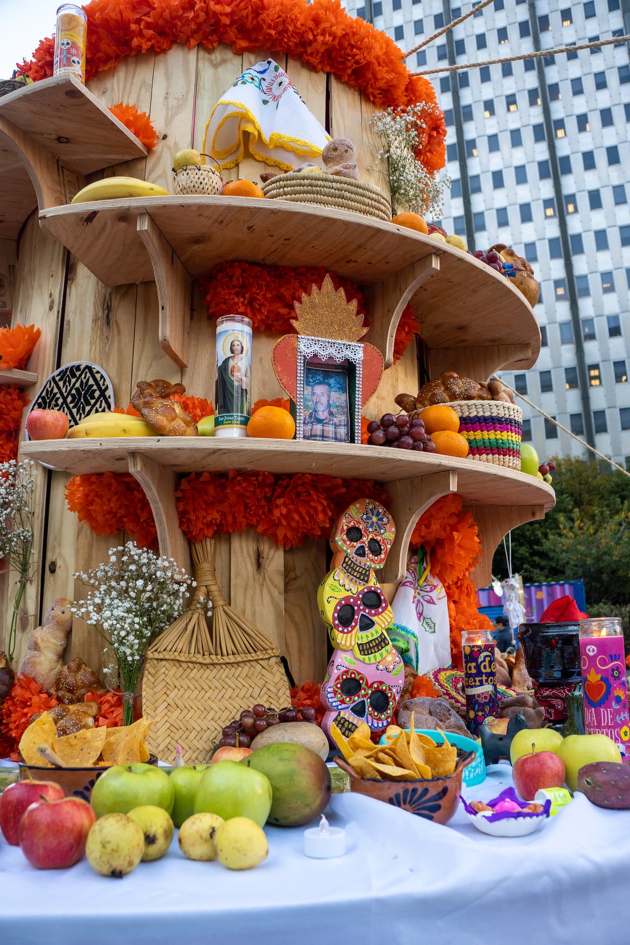 El altar estará en exhibición hasta el viernes 4 de noviembre.