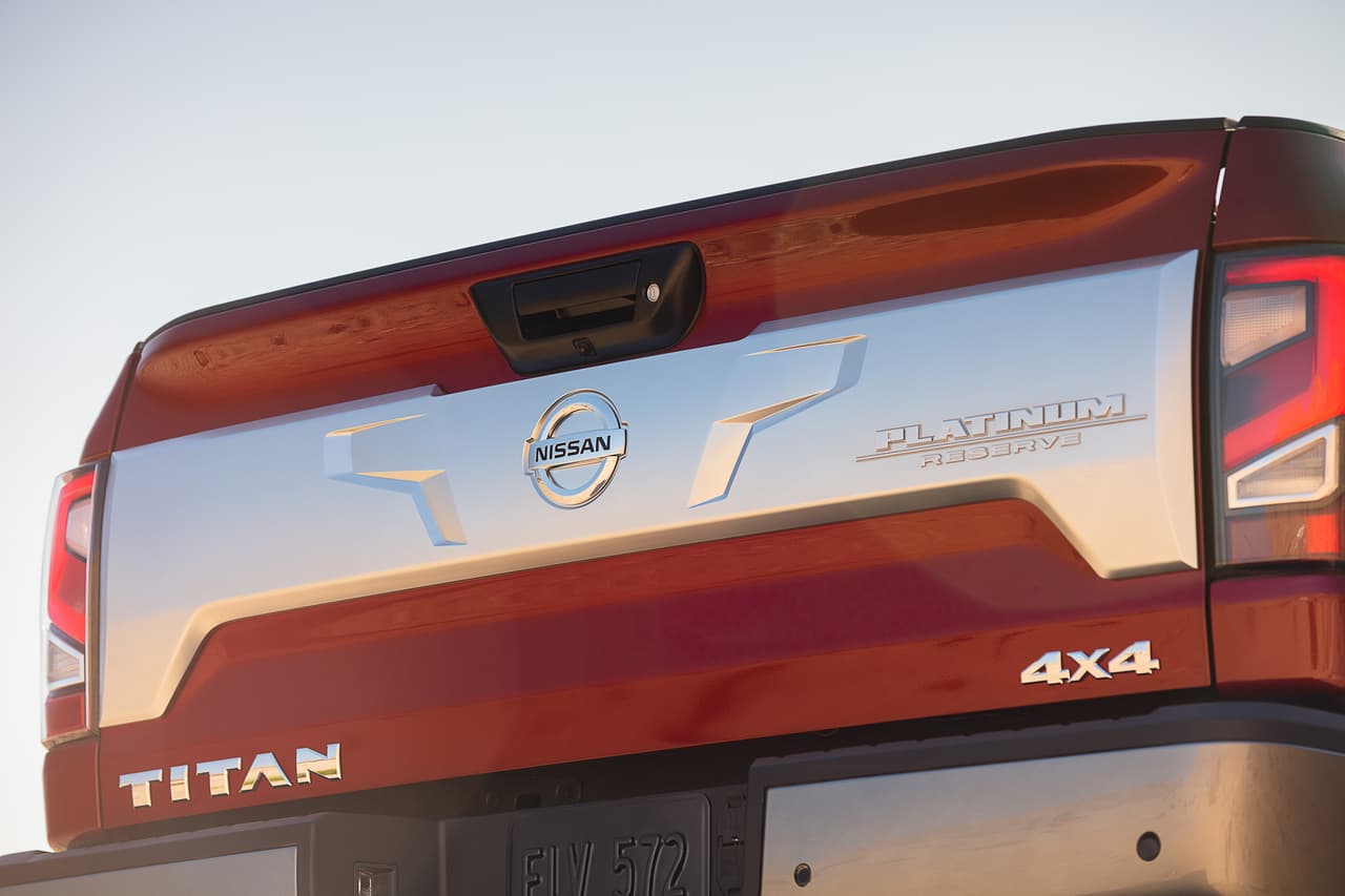 Nissan acudió a la Feria Estatal de Texas para presentar la iteración 2020 de su pickup de tamaño completo. En esta edición, la TITAN recibe una importante actualización que incluye mejoras en su motor, estética, tecnología y seguridad. En imagen: Nissan TITAN Platinum Reserve 2020.