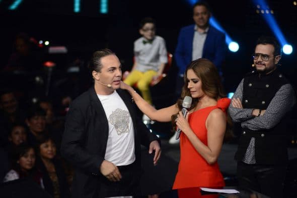 ¿Espinoza o Cristian? Ambos cantantes trataron de explicar cómo se seduce a una dama y dieron tremenda clase de consejos, los cuales aplicaron con la bella Galilea Montijo.