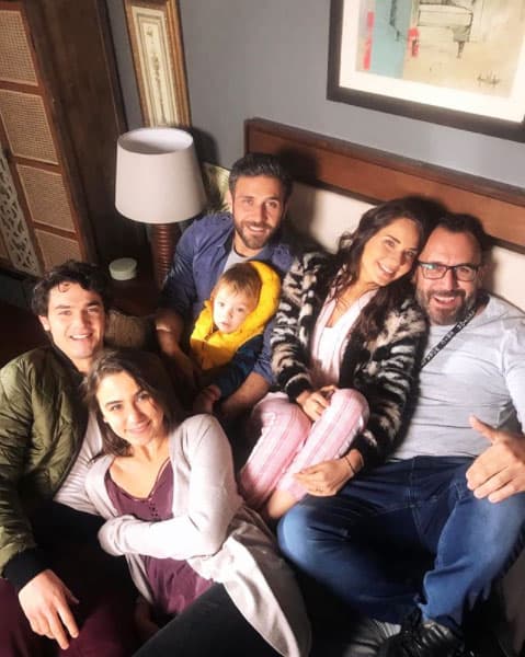 Parte del elenco asegura que se han convertido en una 'verdadera familia', por eso en sus redes sociales se pueden ver fotografías grupales.