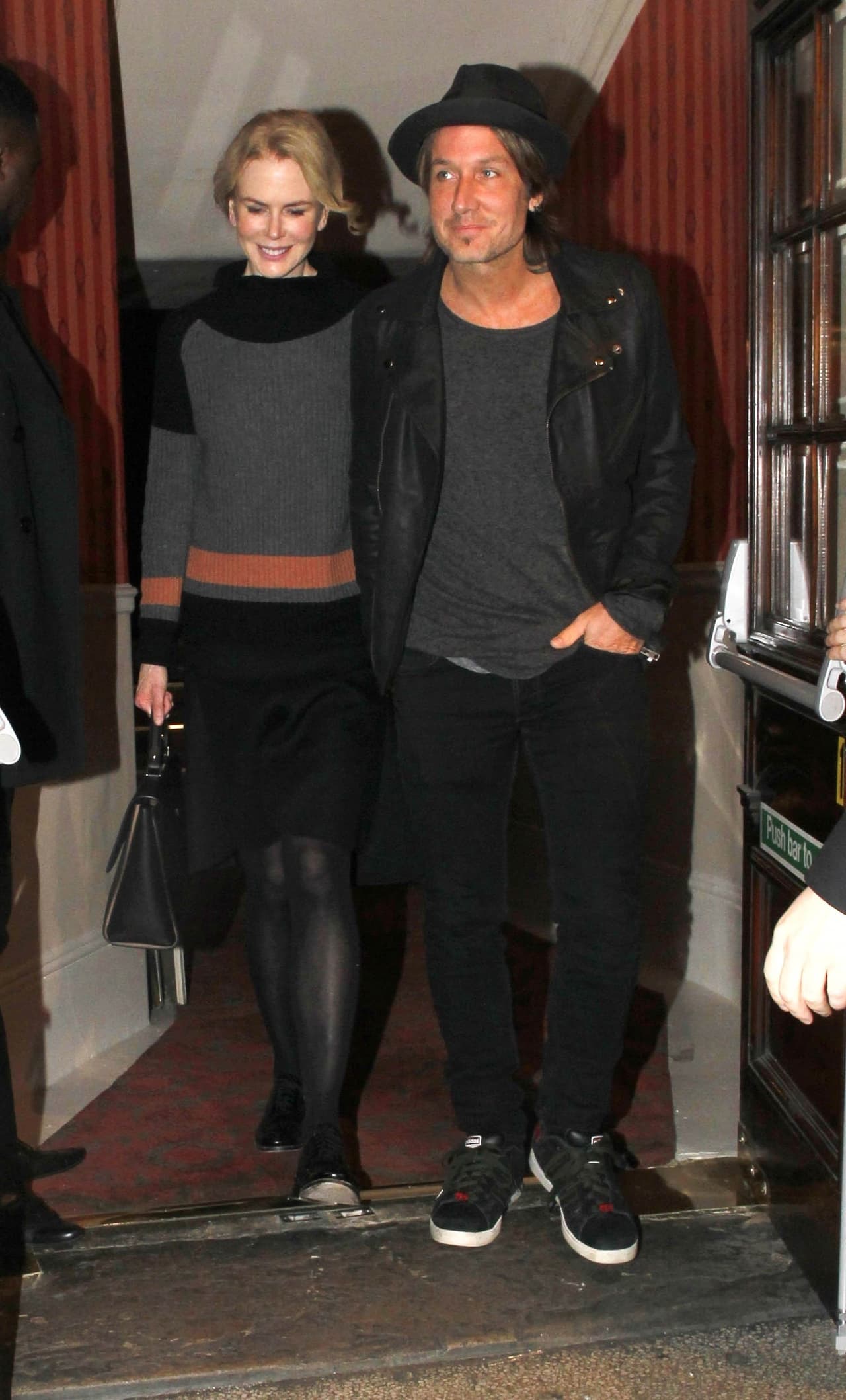 Tal vez él no es tan conocido allá...