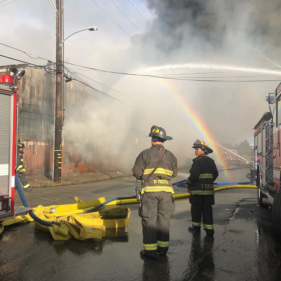 En la bodega había 37 talleres de artesanos, de los cuales 10 resultaron afectados. La bodega se utilizaba como espacio de arte comunitario bajo el nombre de 'M0xy'.
<br>